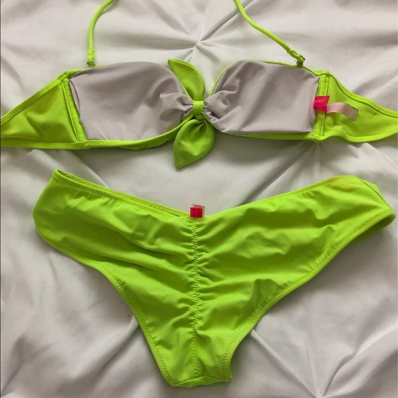 Victoria Secret Bikini - Picture 2 of 8